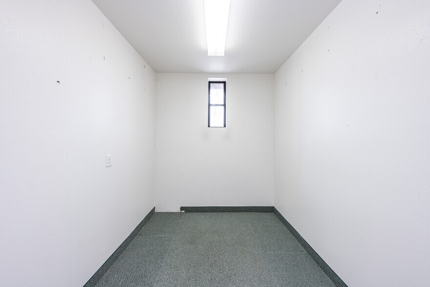 More Photos Of 927 O St, Firebaugh Healthcare For Sale
