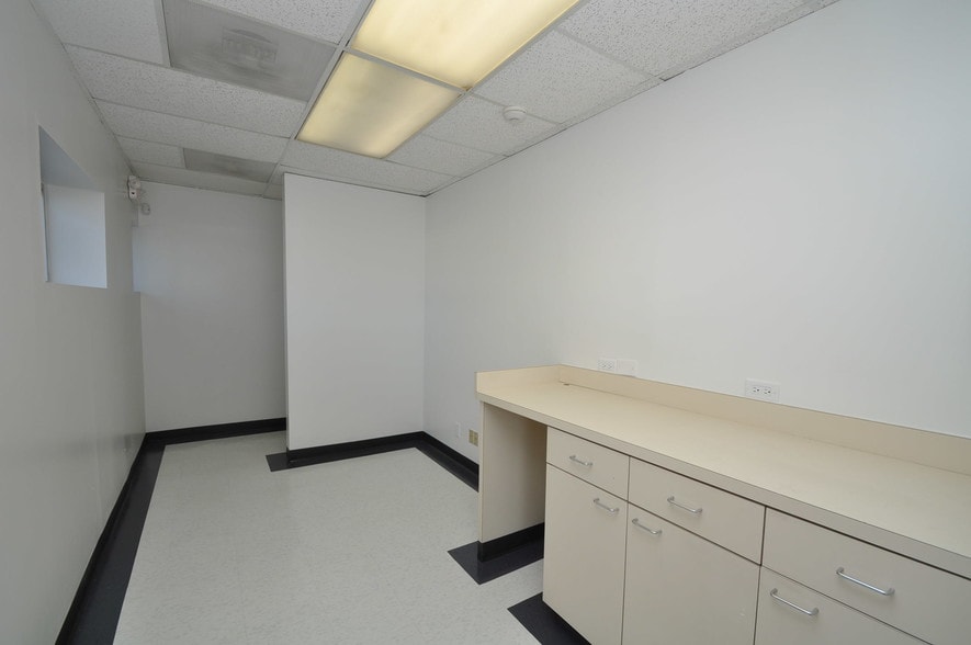 More Photos Of 5829 Beverly Hill St, Houston Warehouse For Lease