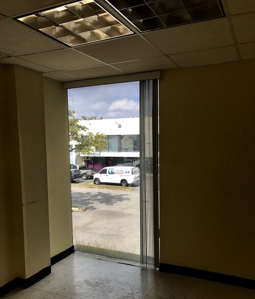More Photos Of 6940-6948 NW 50th St, Miami Warehouse For Lease