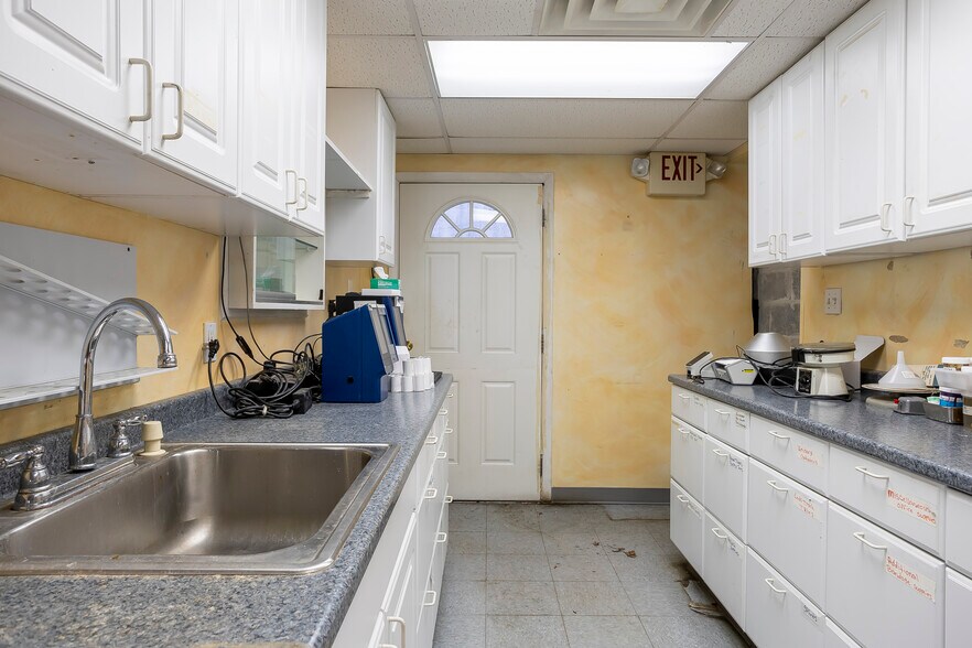 More Photos Of 4 E Glenolden Ave, Glenolden Office For Sale