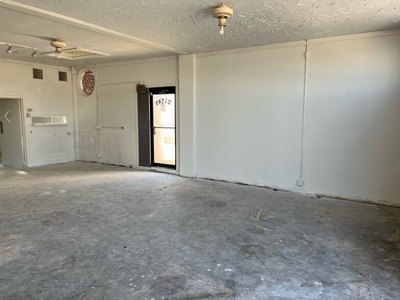 More Photos Of 2124 NW 39th St, Oklahoma City Storefront For Lease