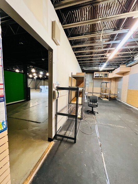 More Photos Of 183 S Broadway, Hicksville Office For Lease