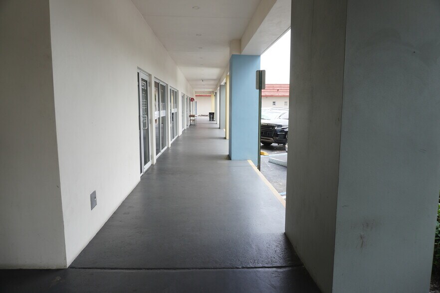 More Photos Of 2520-2650 N University Dr, Sunrise Unknown For Lease