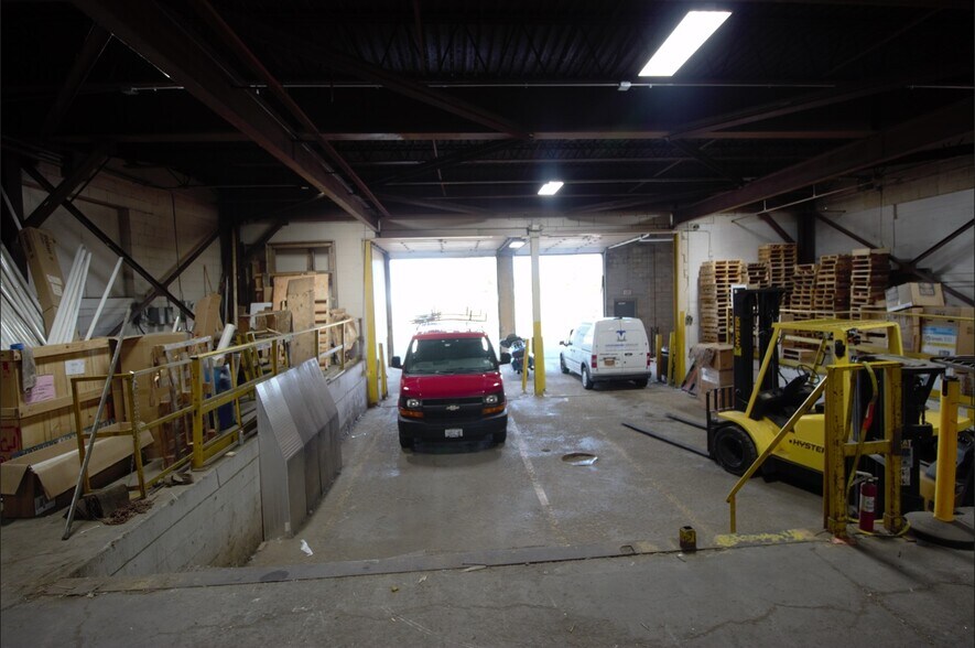 More Photos Of 2025 Brighton Henrietta Town Line Rd, Rochester Manufacturing For Lease