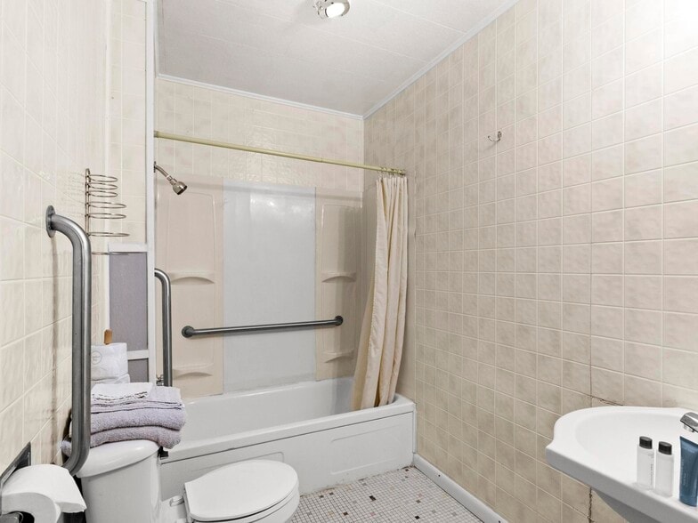 More Photos Of 116 NW 14th St, Abilene Hotel For Sale