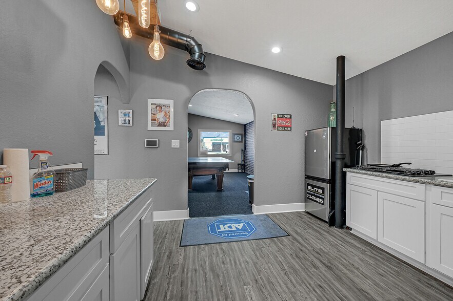 More Photos Of 602 Spencer Hwy, South Houston Medical For Sale