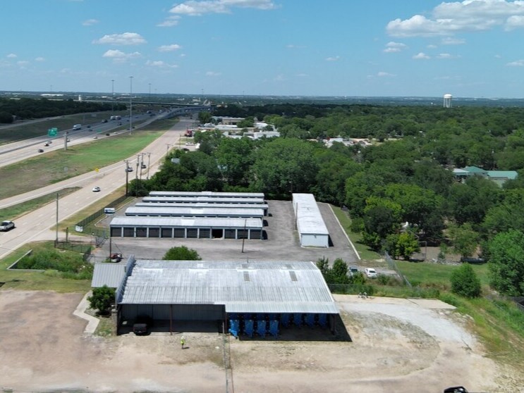 More Photos Of 2604 S IH 35, Belton Flex For Lease