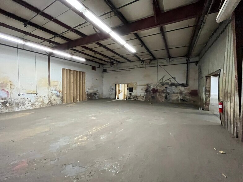 More Photos Of 9479 S Main St, Jonesboro Manufacturing For Lease