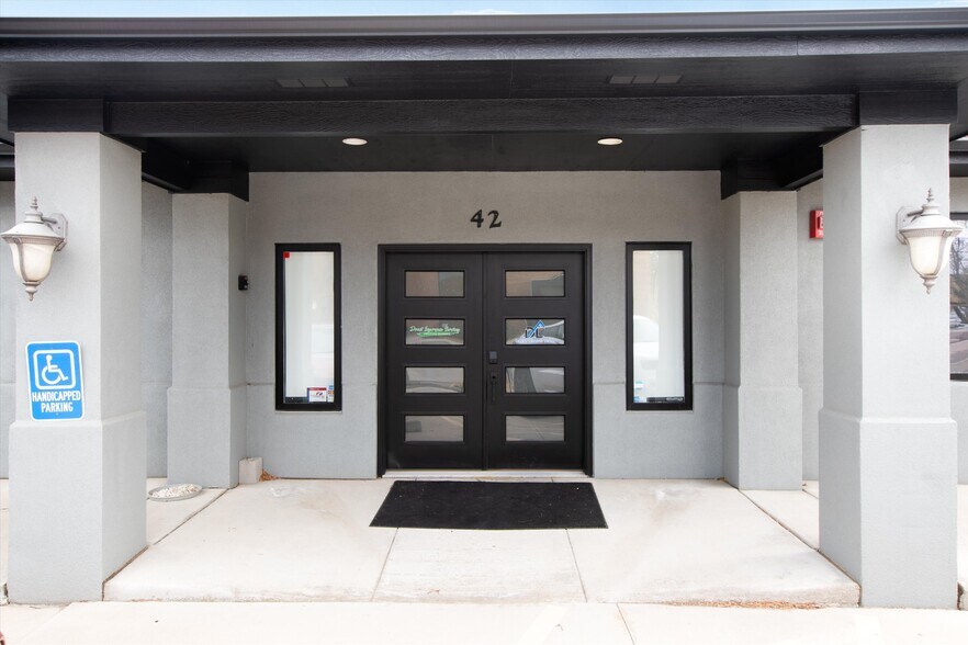 More Photos Of 42 Garden Ctr, Broomfield Office For Lease