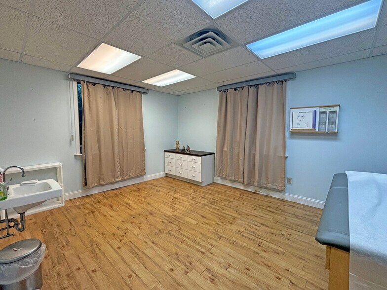More Photos Of 161-163 Rochester Hill Rd, Rochester Office For Sale