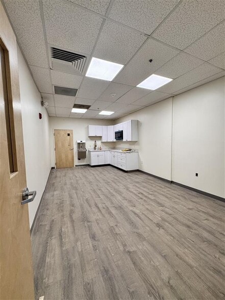 More Photos Of 1625 Washington St, Holliston Unknown For Lease