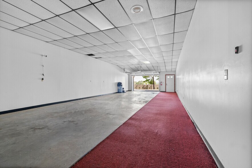 More Photos Of 1400 Locust st, Stilwell Office Residential For Sale