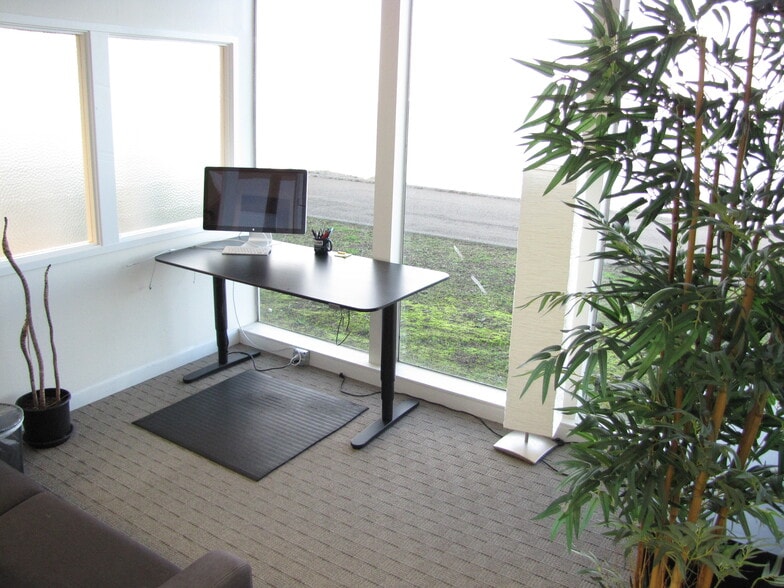 More Photos Of 828 Airport Blvd, Burlingame Research And Development For Lease