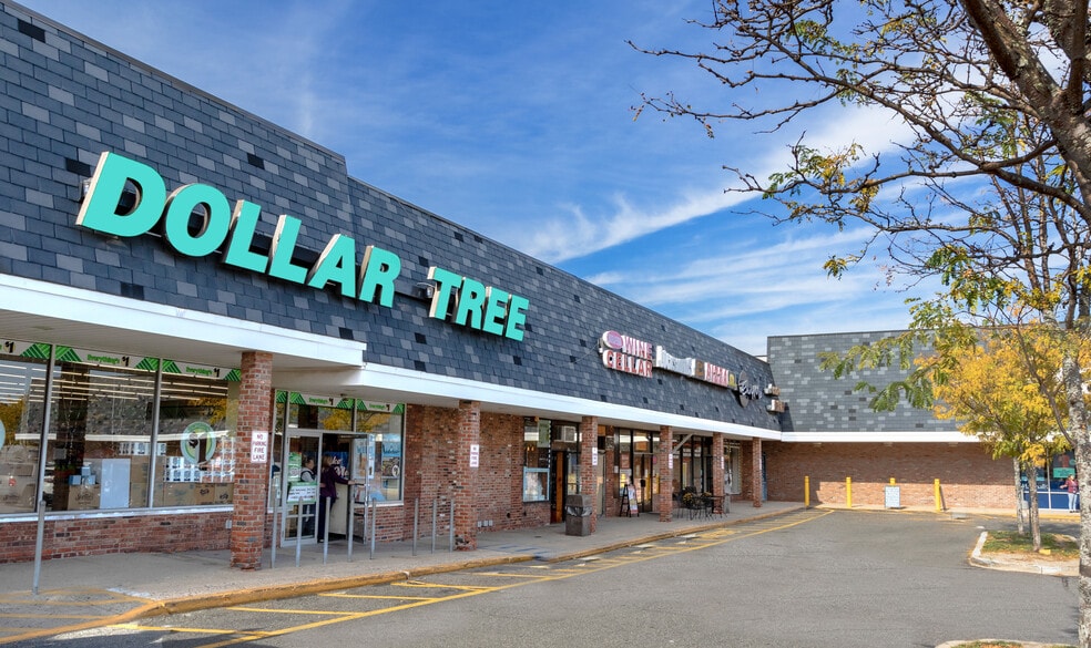 More Photos Of 1304-1354 Hicksville Rd, Massapequa Unknown For Lease