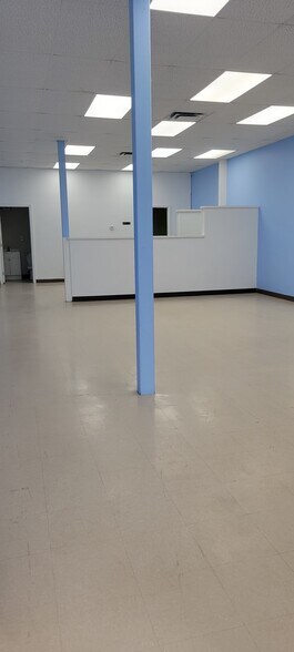More Photos Of 8704 Bayberry Pl, Louisville Storefront For Lease
