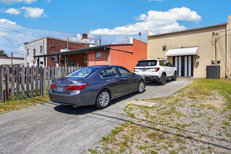 More Photos Of 107 W Commercial Ave, Monterey Office For Sale
