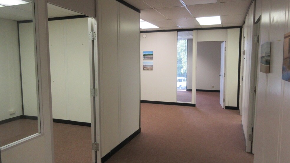 More Photos Of 1657 Commerce Dr, South Bend Coworking Space