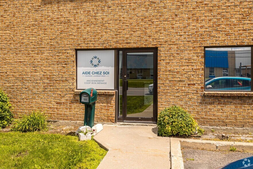 More Photos Of 755 Boul Du Curé-Boivin, Boisbriand Warehouse For Lease