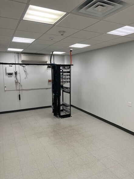 More Photos Of 2985 S Ridge Rd, Green Bay Medical For Lease