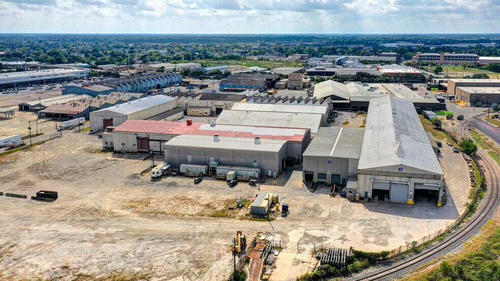 More Photos Of 601 McFarland St, Houston Warehouse For Lease