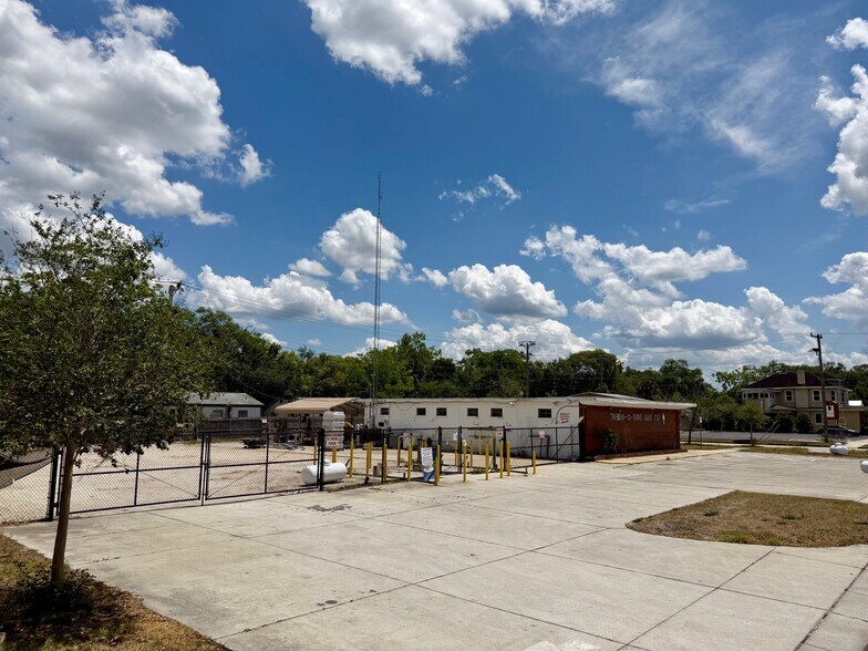 More Photos Of 414 W 9th St, Sanford Office For Sale