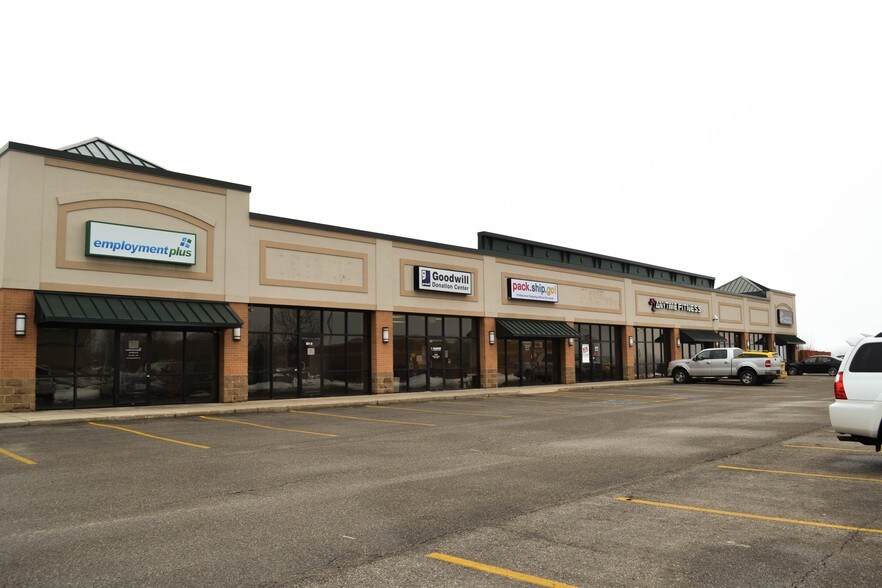 More Photos Of 2512 White Tail Dr, Cedar Falls Storefront For Lease