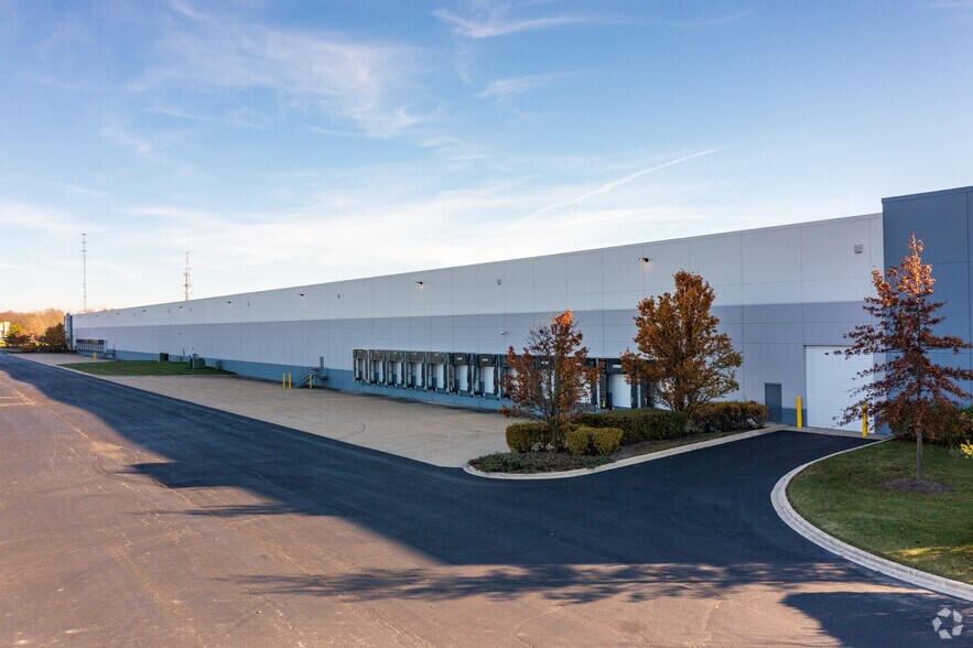 More Photos Of 425 Crossing Dr, University Park Warehouse For Lease