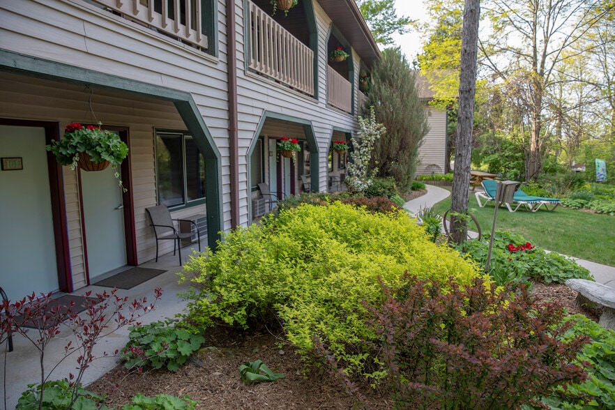 More Photos Of 2544 S Bay Shore Dr, Sister Bay Hotel For Sale