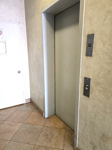 More Photos Of 212 W Park Ave, Long Beach Office For Lease