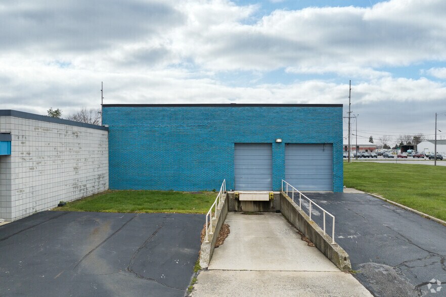 More Photos Of 300 E Poe Rd, Bowling Green Light Distribution For Lease