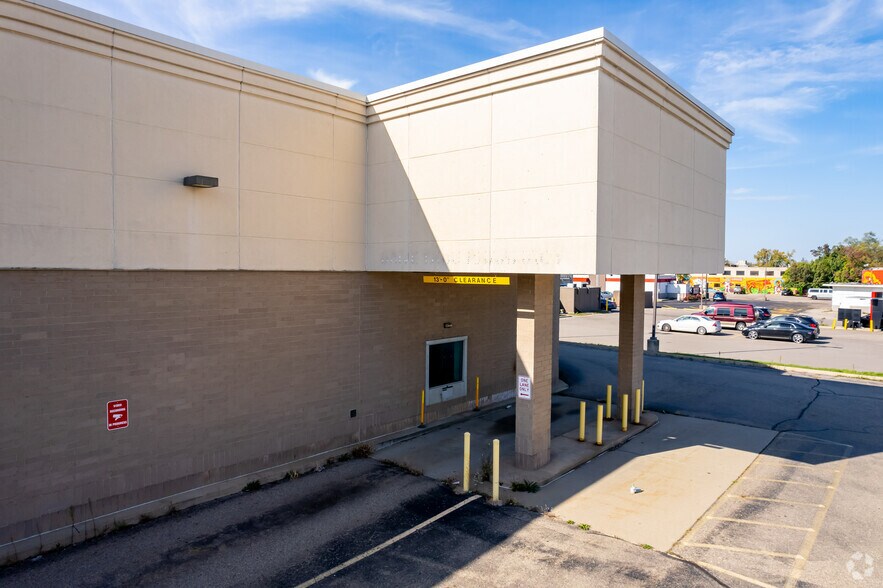 More Photos Of 3753 S Dort Hwy, Flint Drugstore For Lease