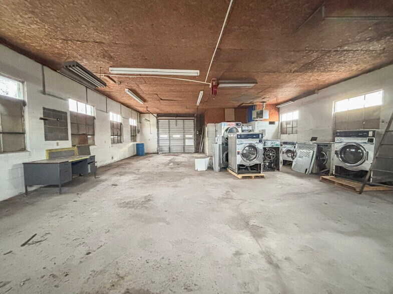 More Photos Of 507 S 12th St, Murray Flex For Sale