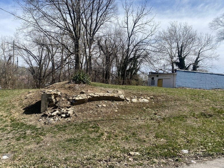 More Photos Of 1158 Quindaro Blvd, Kansas City Office For Sale
