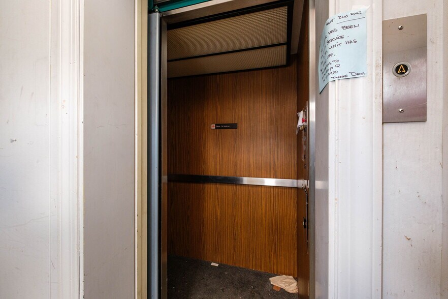 More Photos Of 120 S Main St, Edinburg General Retail For Sale