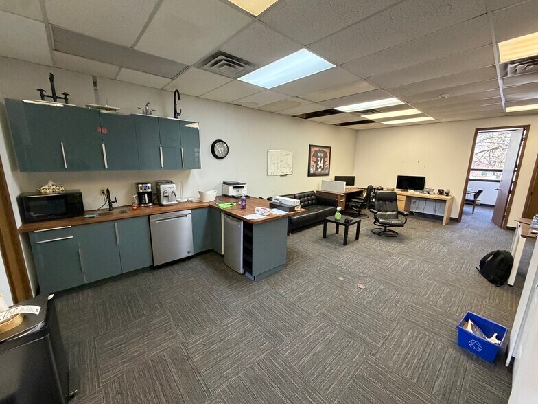 More Photos Of 4142 Main St, Vancouver Office For Lease