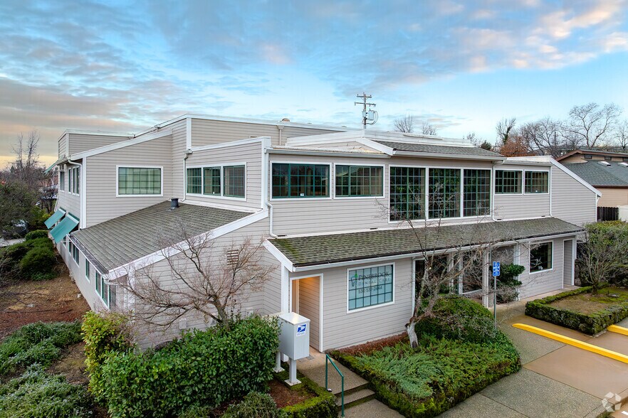 Primary Photo Of 3257 Professional Dr, Auburn Medical For Sale