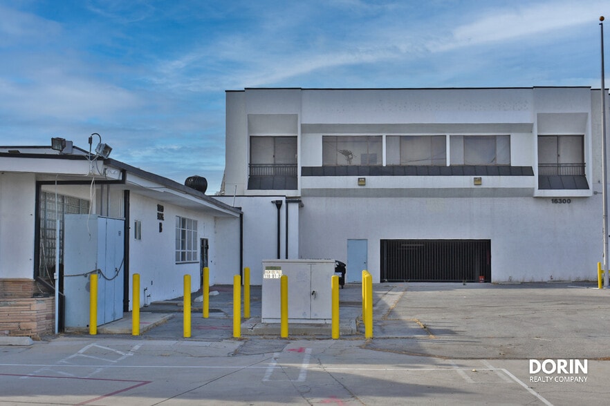More Photos Of 16214-16300 Lindbergh Street, Van Nuys Manufacturing For Sale