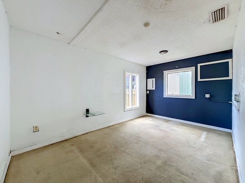 More Photos Of 180 S County Road 427, Longwood General Retail For Lease