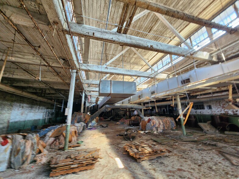 More Photos Of 20th AVE, Valley Light Manufacturing For Sale