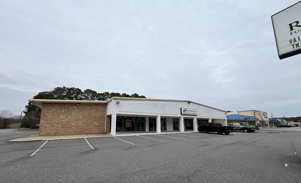 More Photos Of 465 Denbigh Blvd, Newport News Freestanding For Lease