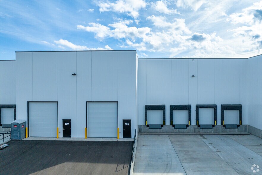 More Photos Of 7121 104 Av SE, Calgary Warehouse For Sale