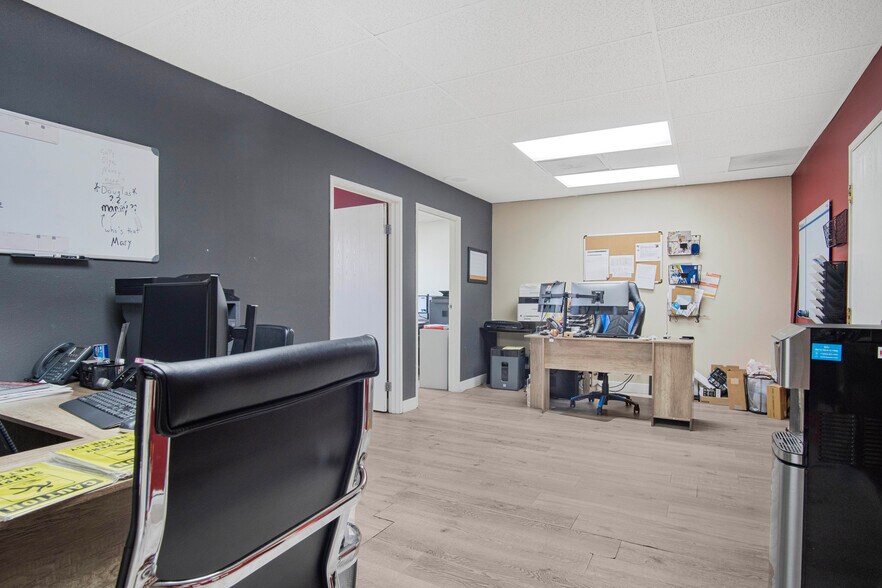 More Photos Of 6747 Odessa Ave, Van Nuys Office For Lease