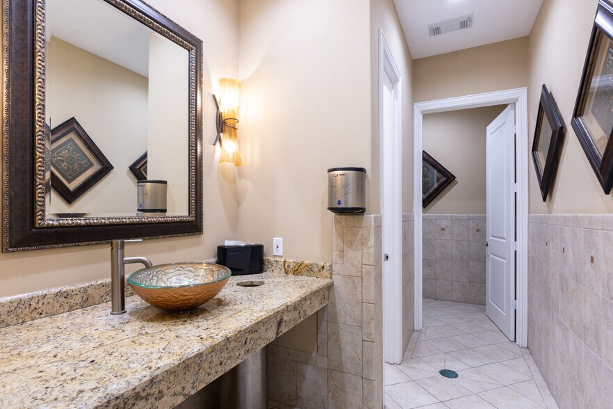 More Photos Of 17004 Grant Rd, Cypress Office For Sale