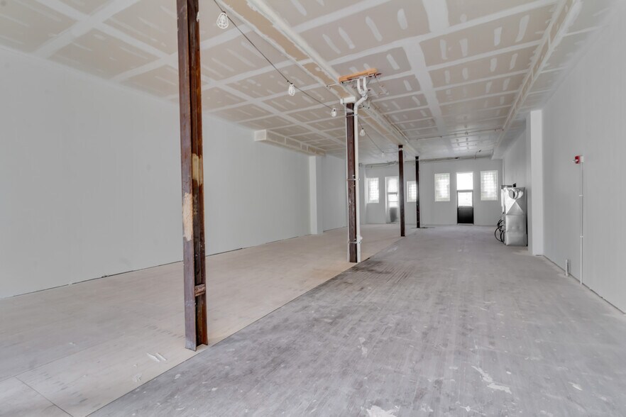 More Photos Of 454-460 3rd St, Niagara Falls Storefront Retail Residential For Lease