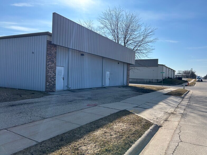 More Photos Of 815 N Main St, Oregon Freestanding For Lease