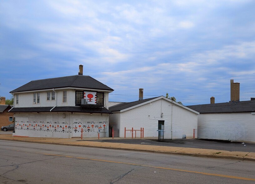 More Photos Of 5431 W Lisbon Ave, Milwaukee General Retail For Sale