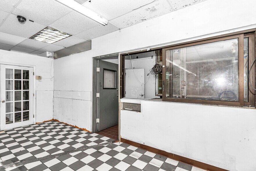 More Photos Of 1220 S Washington Ave, Titusville Convenience Store For Lease