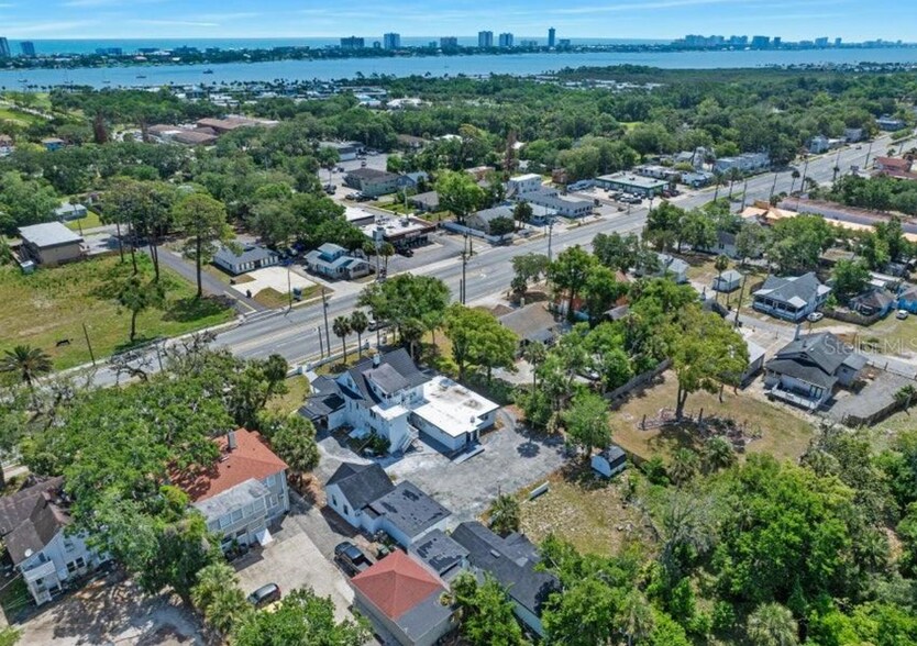 More Photos Of 934 S Ridgewood Ave, Daytona Beach Sorority Fraternity House For Sale