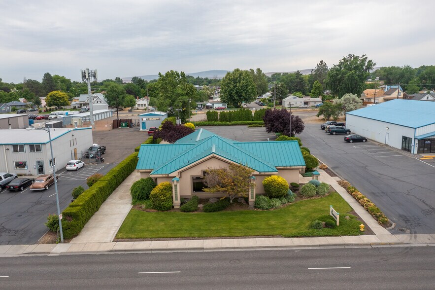 More Photos Of 1045 W Columbia Dr, Kennewick Storefront Retail Office For Sale