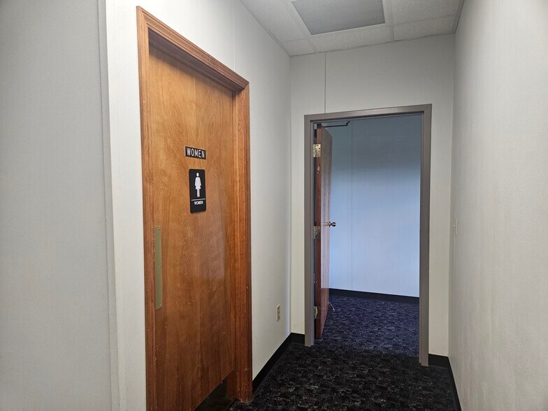 More Photos Of 1475 S Washington Ave, Saginaw Office For Lease